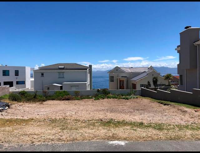 LAND FOR SALE IN PERLEMOENBAAI